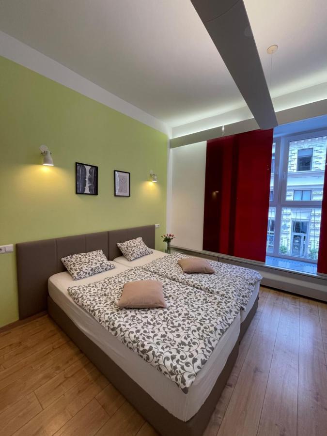 Dan In'N Out Hotel Vienna Exterior photo