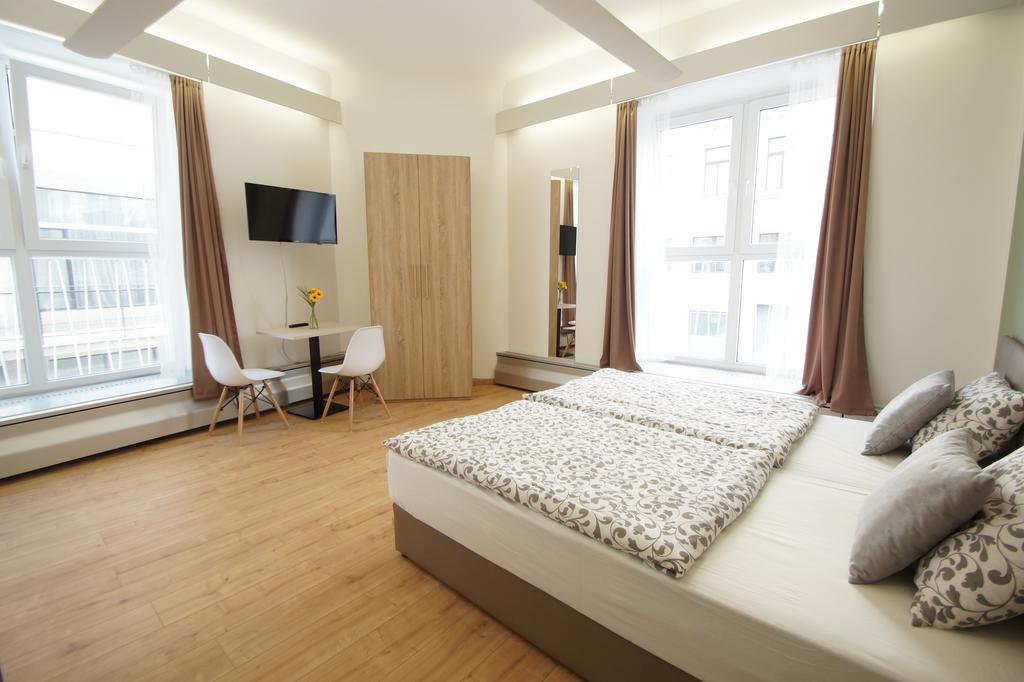 Dan In'N Out Hotel Vienna Exterior photo