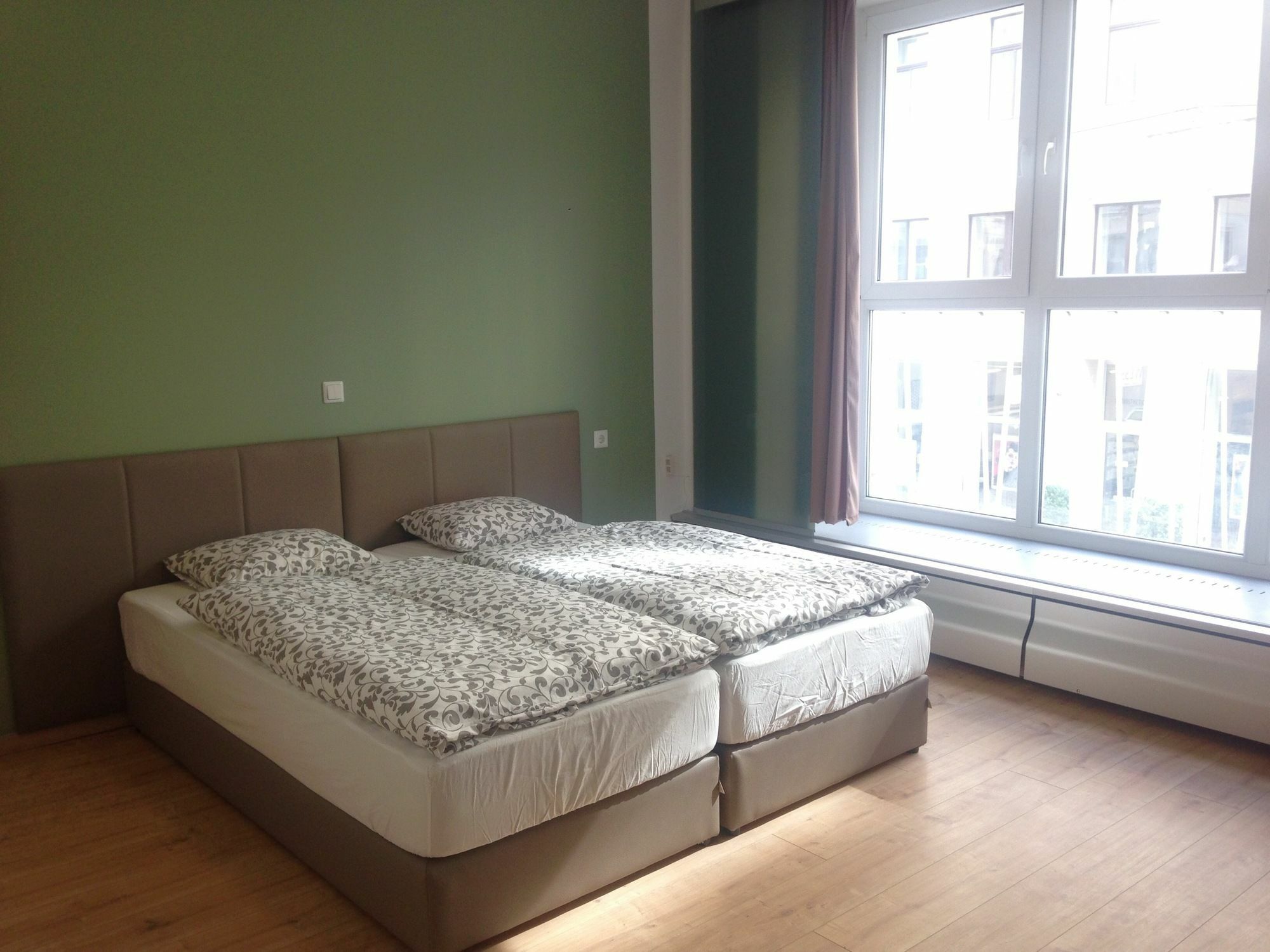 Dan In'N Out Hotel Vienna Exterior photo